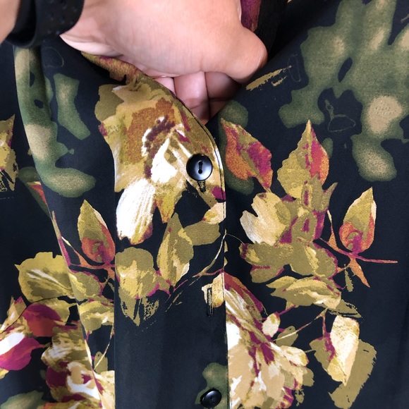 *3 for $30* Floral blouse with droop sides-1X - Picture 4 of 6